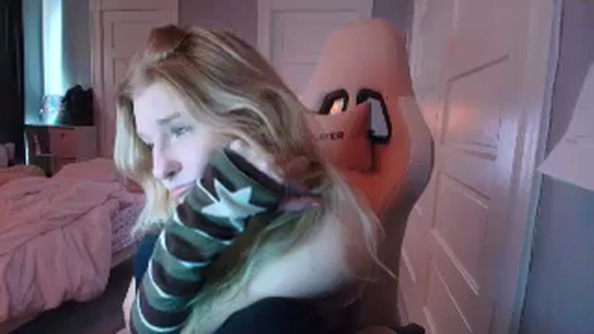 Gallery image thumbnail from DuckChan0's myfreecams stream on, 02/08/2026, 16:19 image 7 of 20