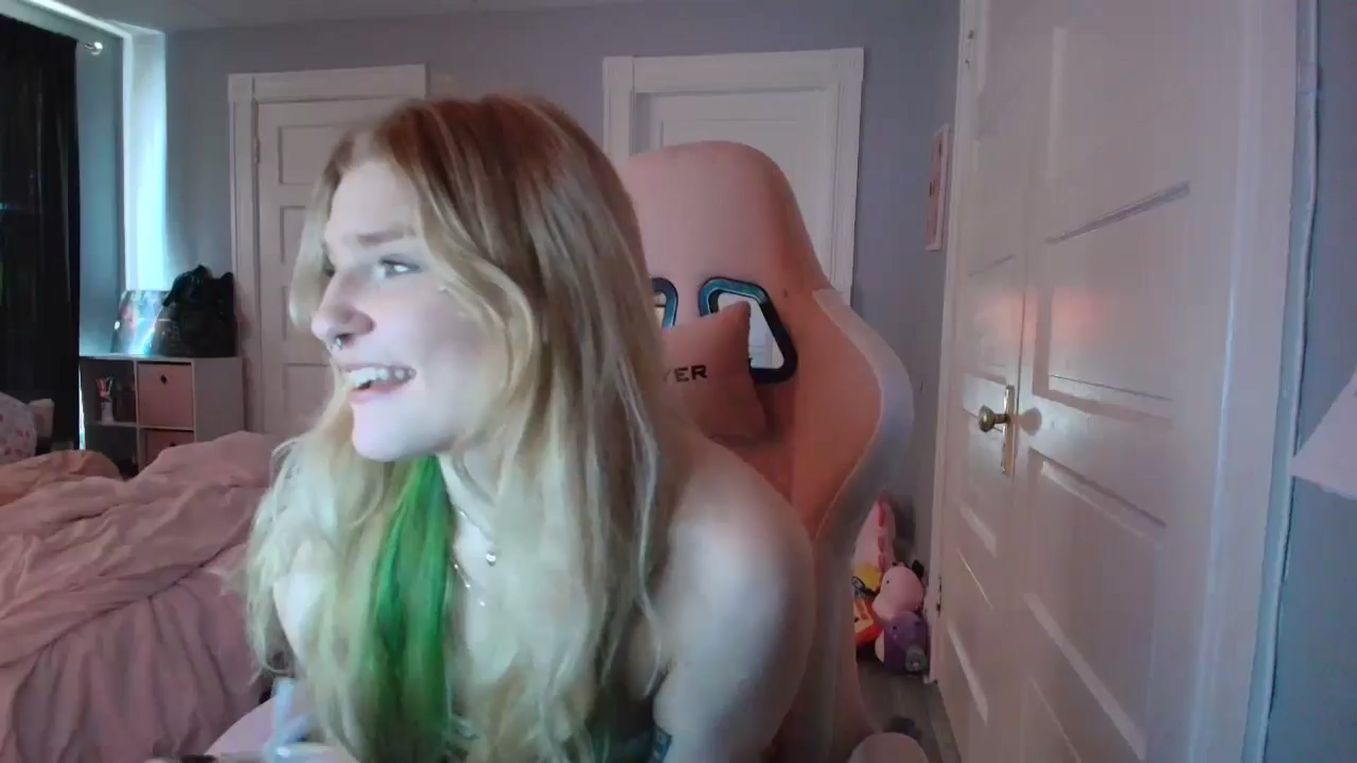 Gallery image thumbnail from DuckChan0's myfreecams stream on, 02/08/2026, 16:19 image 1 of 20