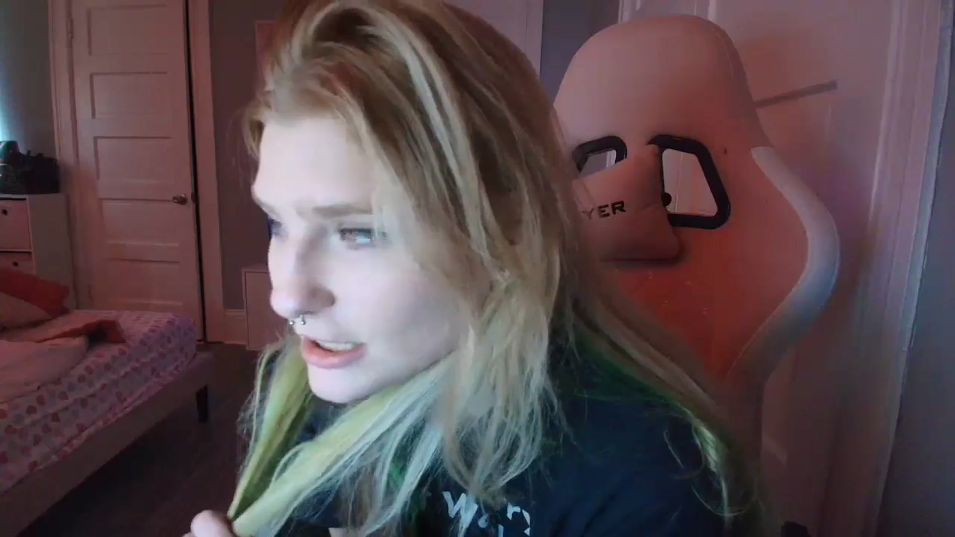 Gallery image thumbnail from DuckChan0's myfreecams stream on, 02/09/2026, 18:58 image 9 of 20