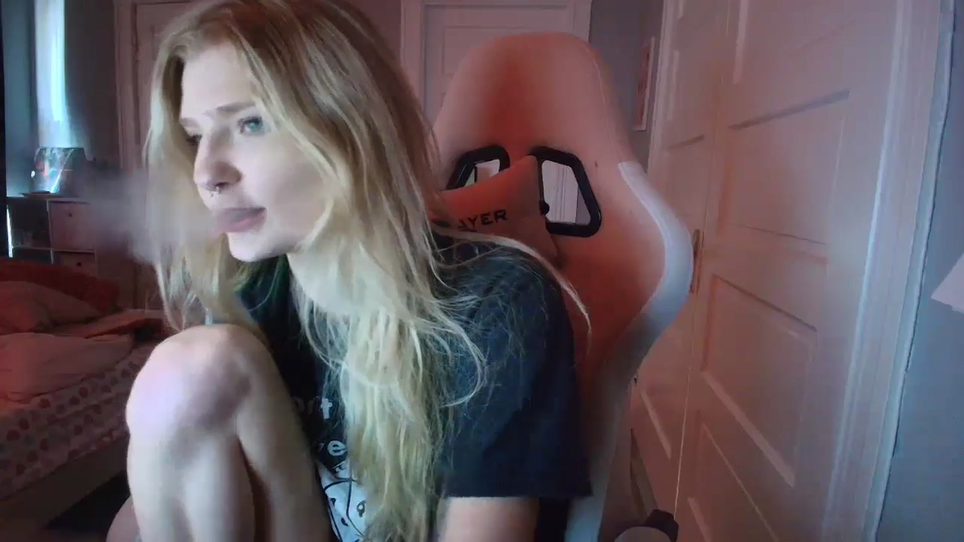 Gallery image thumbnail from DuckChan0's myfreecams stream on, 02/09/2026, 18:58 image 3 of 20