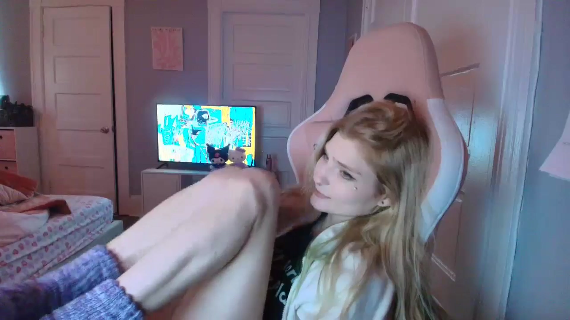 Gallery image thumbnail from DuckChan0's myfreecams stream on, 02/09/2026, 18:58 image 19 of 20
