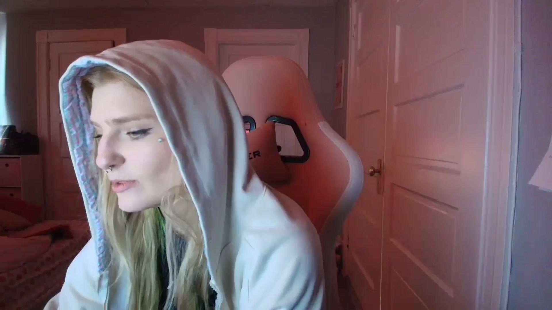 Gallery image thumbnail from DuckChan0's myfreecams stream on, 02/09/2026, 18:58 image 15 of 20