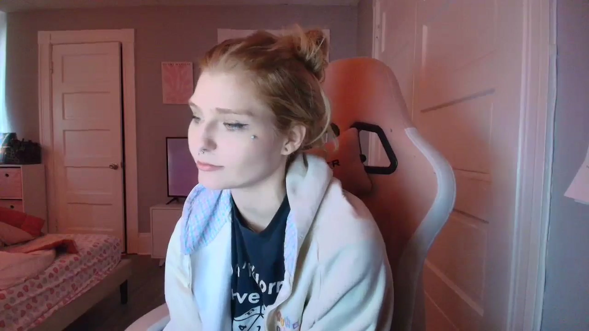 Gallery image thumbnail from DuckChan0's myfreecams stream on, 02/09/2026, 18:58 image 17 of 20
