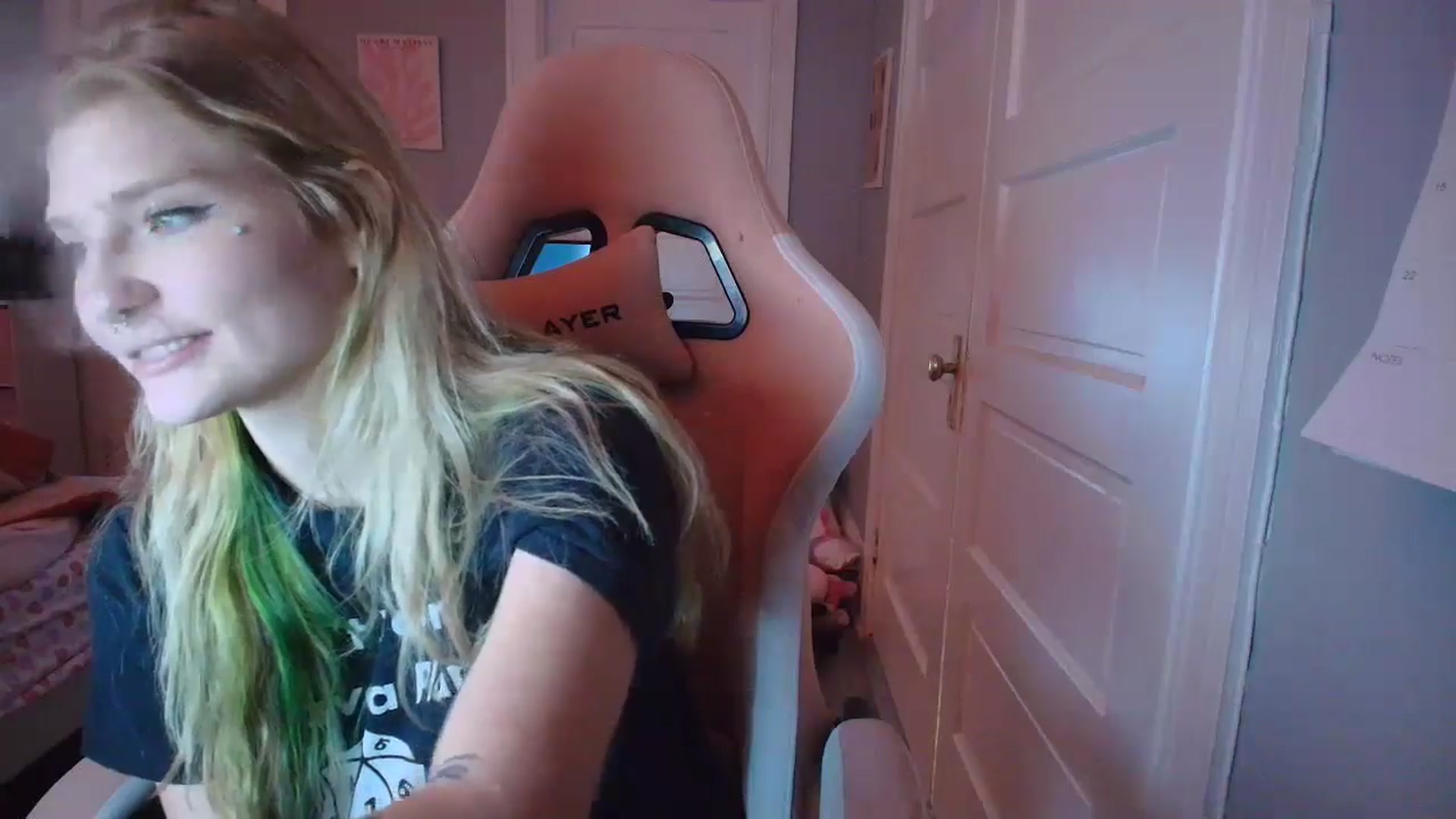 Gallery image thumbnail from DuckChan0's myfreecams stream on, 02/09/2026, 18:58 image 8 of 20
