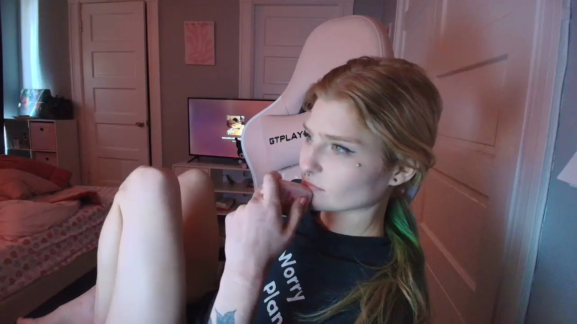 Gallery image thumbnail from DuckChan0's myfreecams stream on, 02/09/2026, 18:58 image 4 of 20