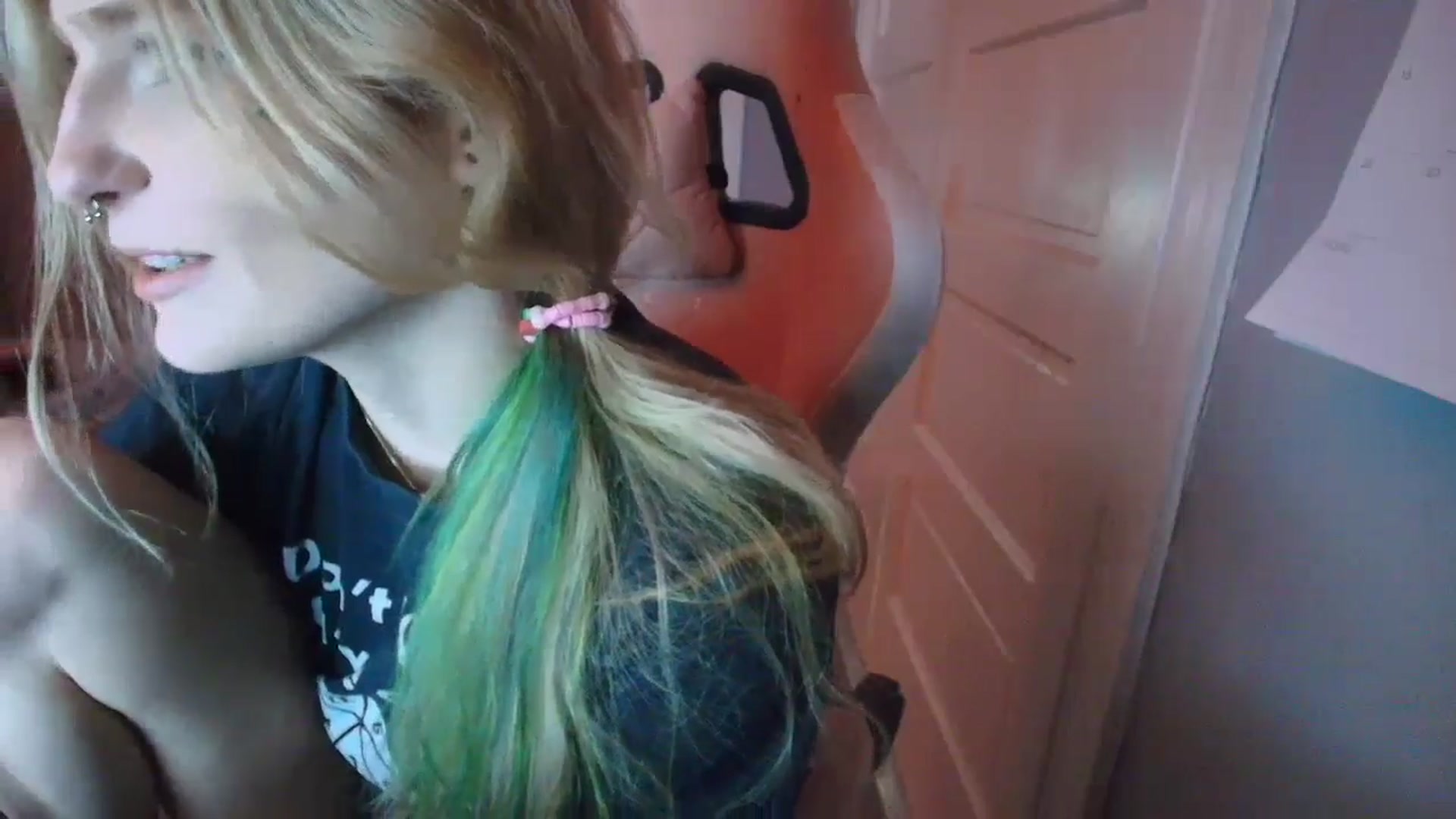 Gallery image thumbnail from DuckChan0's myfreecams stream on, 02/09/2026, 18:58 image 6 of 20