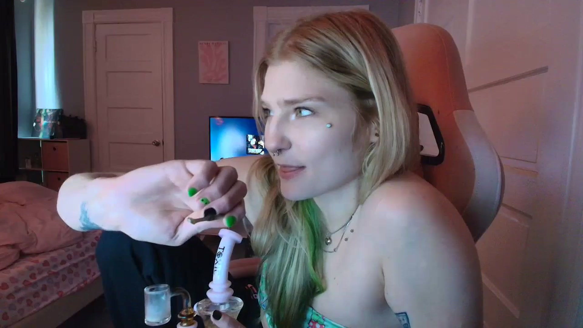 Gallery image thumbnail from DuckChan0's myfreecams stream on, 02/10/2026, 17:56 image 6 of 20