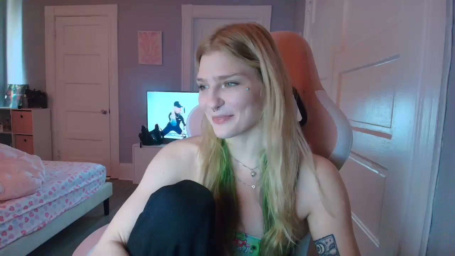 Gallery image thumbnail from DuckChan0's myfreecams stream on, 02/10/2026, 17:56 image 10 of 20