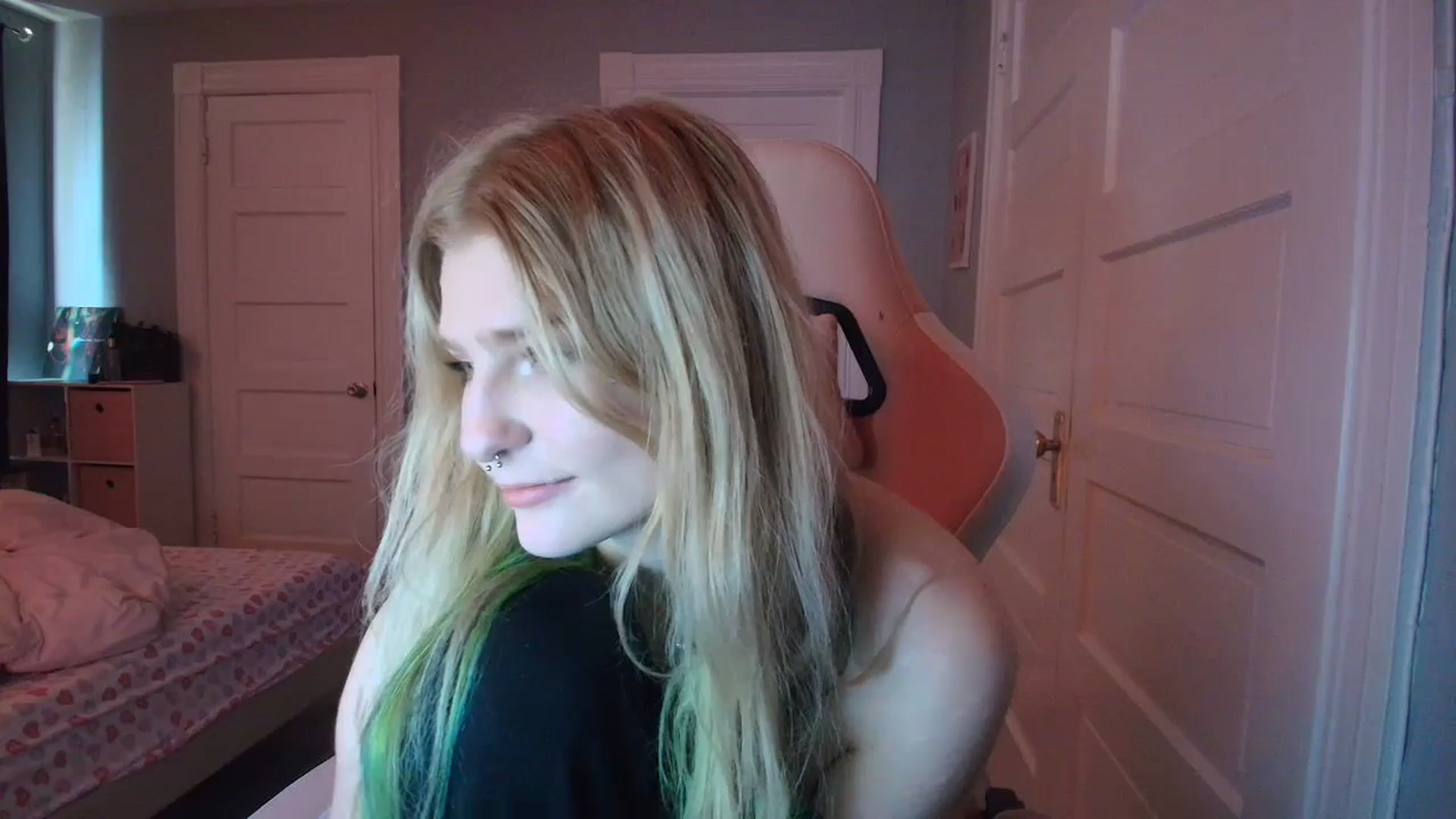 Gallery image thumbnail from DuckChan0's myfreecams stream on, 02/10/2026, 17:56 image 11 of 20