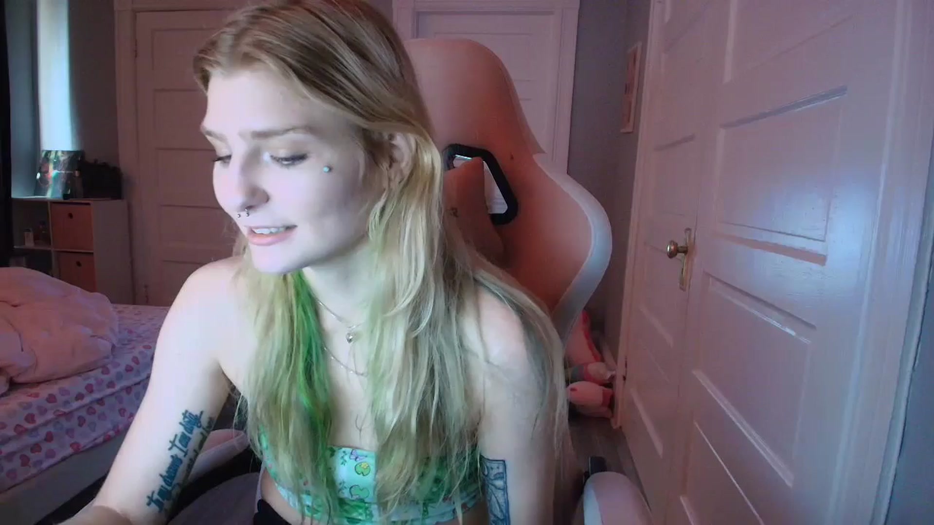 Gallery image thumbnail from DuckChan0's myfreecams stream on, 02/10/2026, 17:56 image 19 of 20