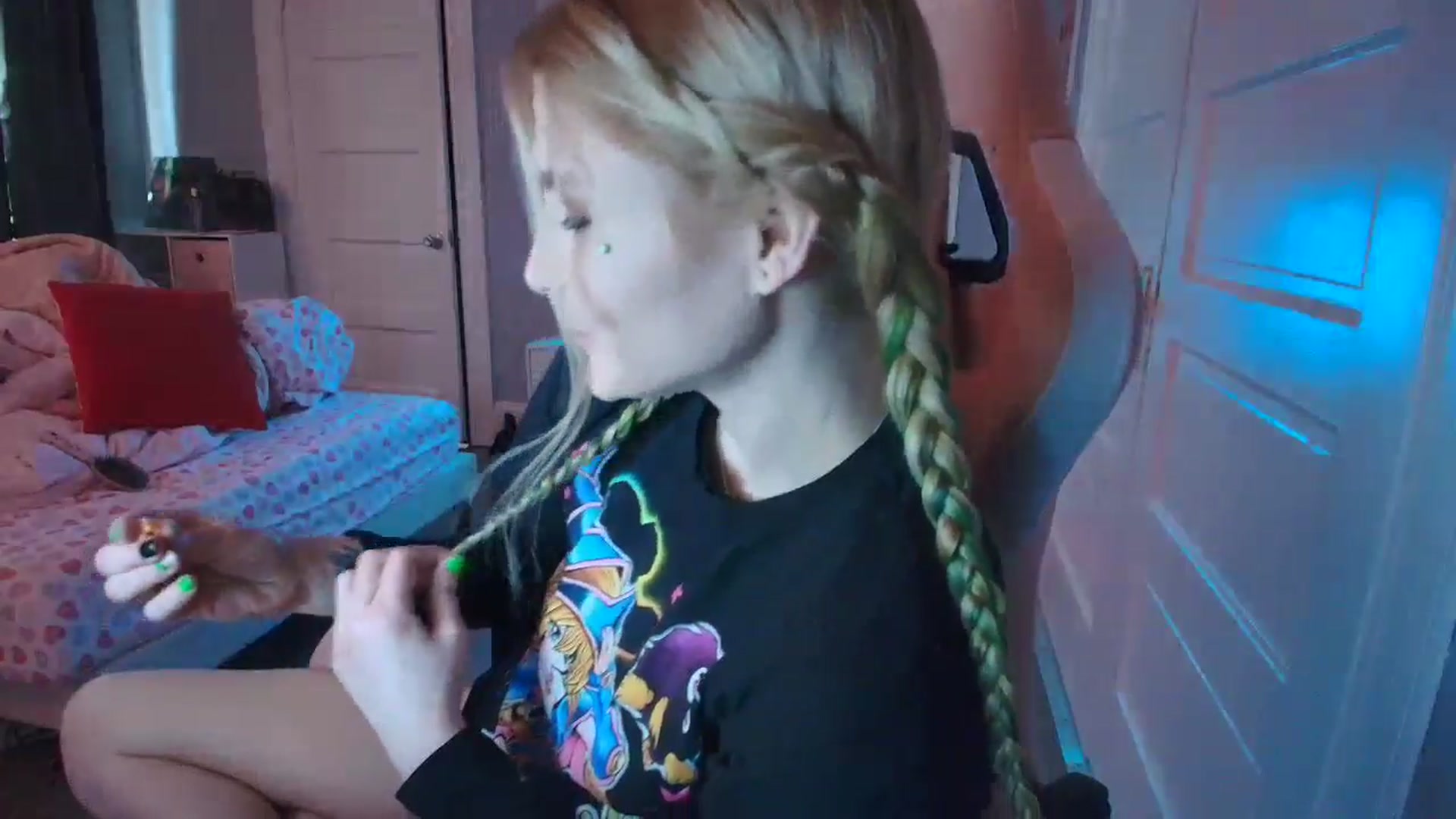 Gallery image thumbnail from DuckChan0's myfreecams stream on, 02/11/2026, 17:42 image 18 of 20