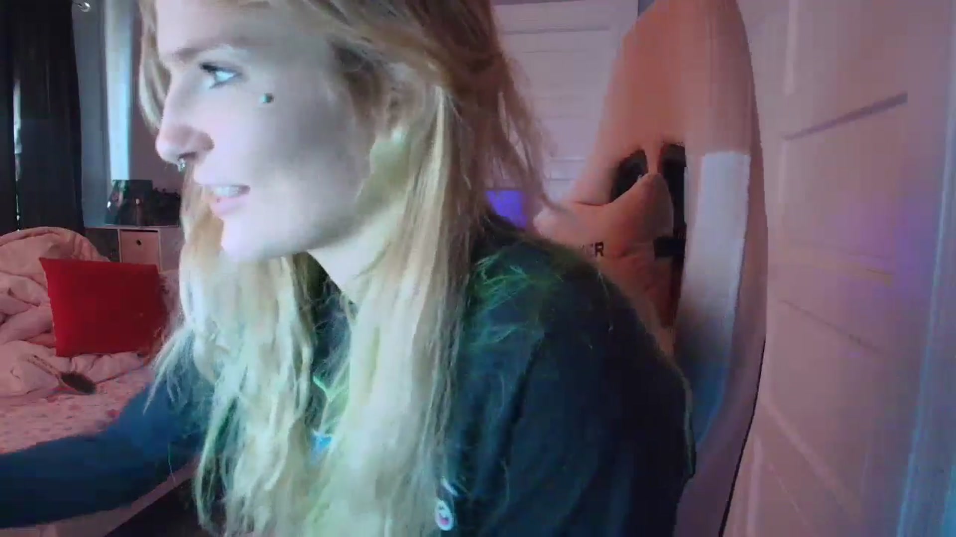 Gallery image thumbnail from DuckChan0's myfreecams stream on, 02/11/2026, 17:42 image 6 of 20