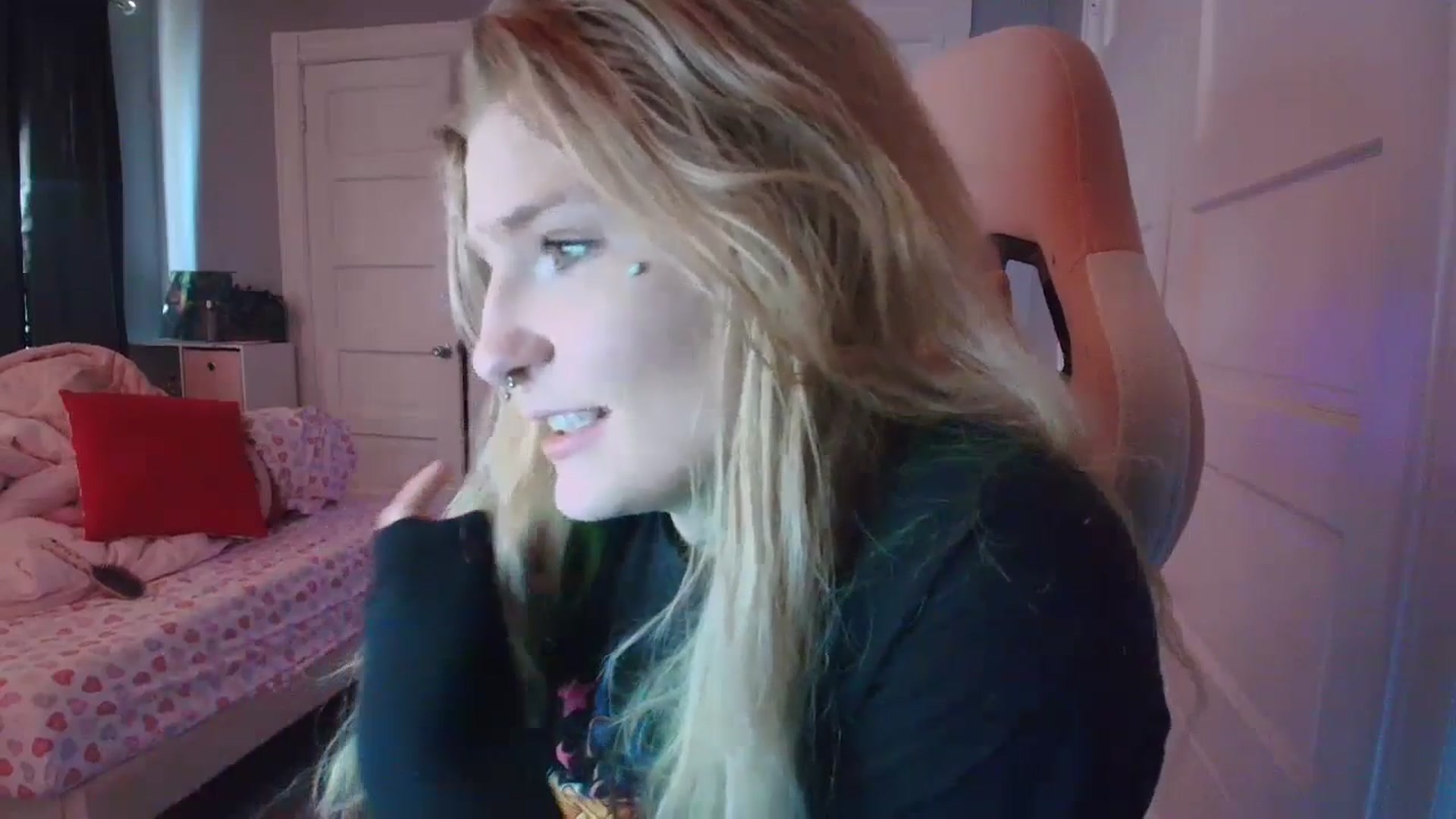 Gallery image thumbnail from DuckChan0's myfreecams stream on, 02/11/2026, 17:42 image 7 of 20