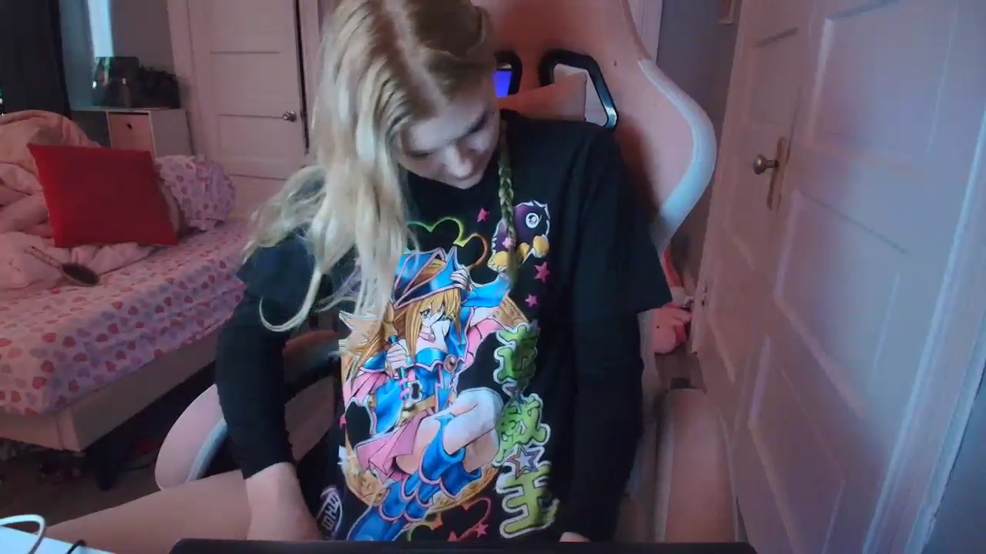 Gallery image thumbnail from DuckChan0's myfreecams stream on, 02/11/2026, 17:42 image 14 of 20