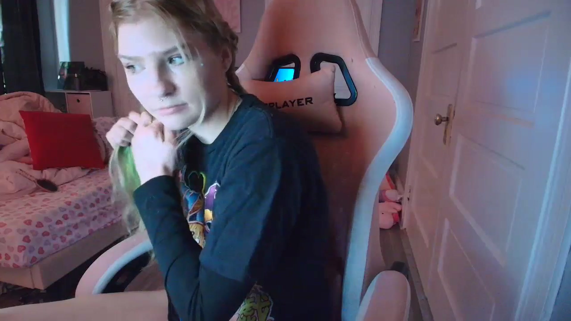Gallery image thumbnail from DuckChan0's myfreecams stream on, 02/11/2026, 17:42 image 17 of 20