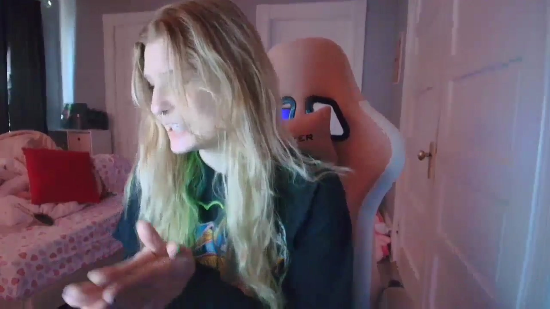 Gallery image thumbnail from DuckChan0's myfreecams stream on, 02/11/2026, 17:42 image 8 of 20