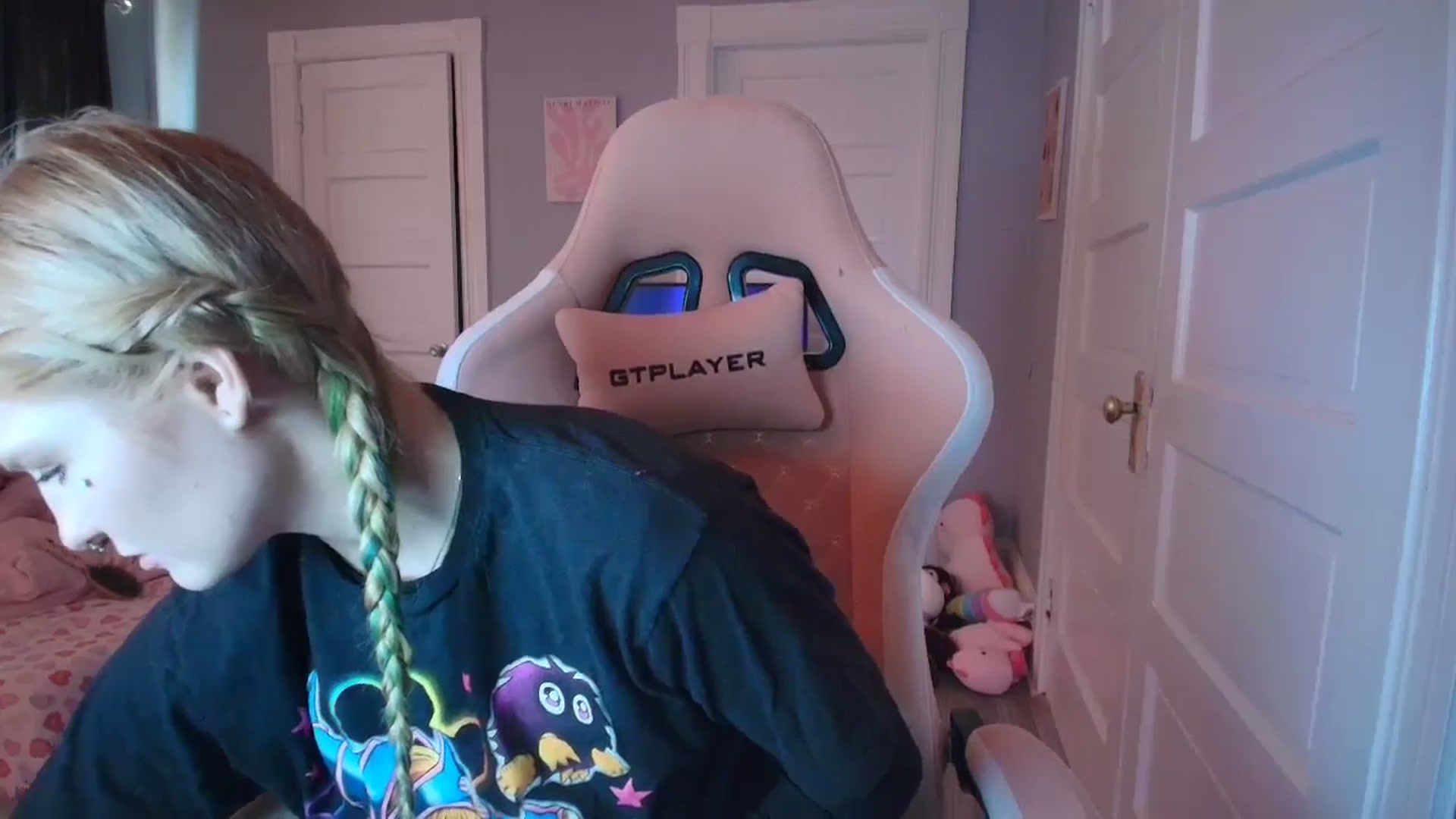 Gallery image thumbnail from DuckChan0's myfreecams stream on, 02/11/2026, 17:42 image 13 of 20