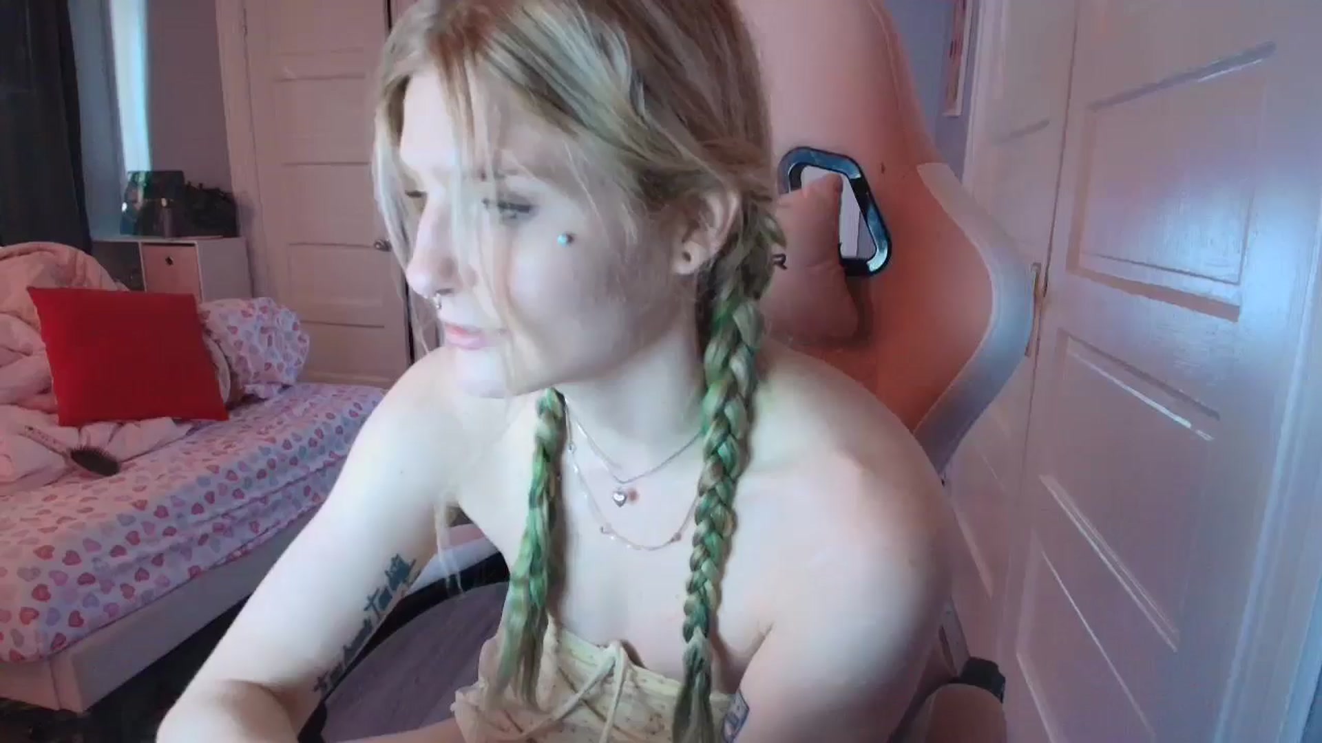 Gallery image thumbnail from DuckChan0's myfreecams stream on, 02/11/2026, 19:18 image 8 of 20