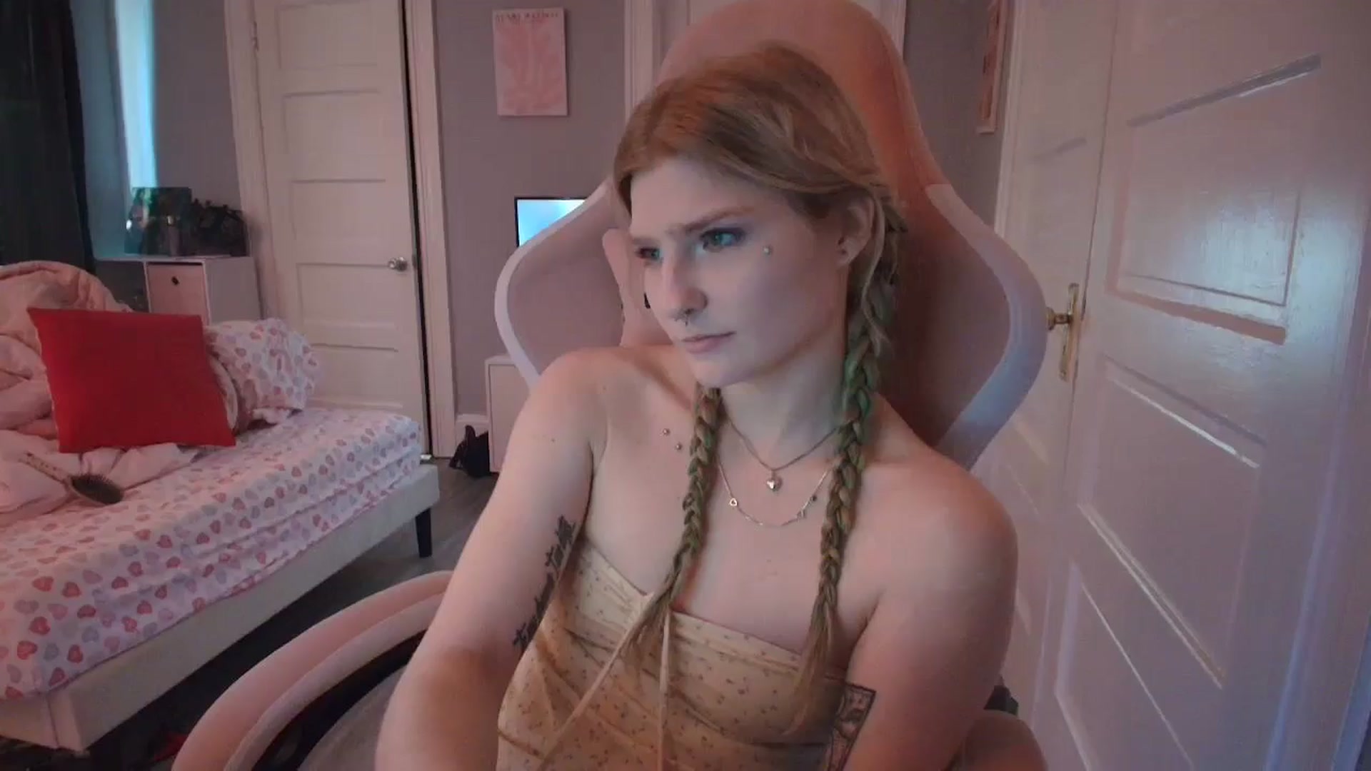 Gallery image thumbnail from DuckChan0's myfreecams stream on, 02/11/2026, 19:18 image 1 of 20