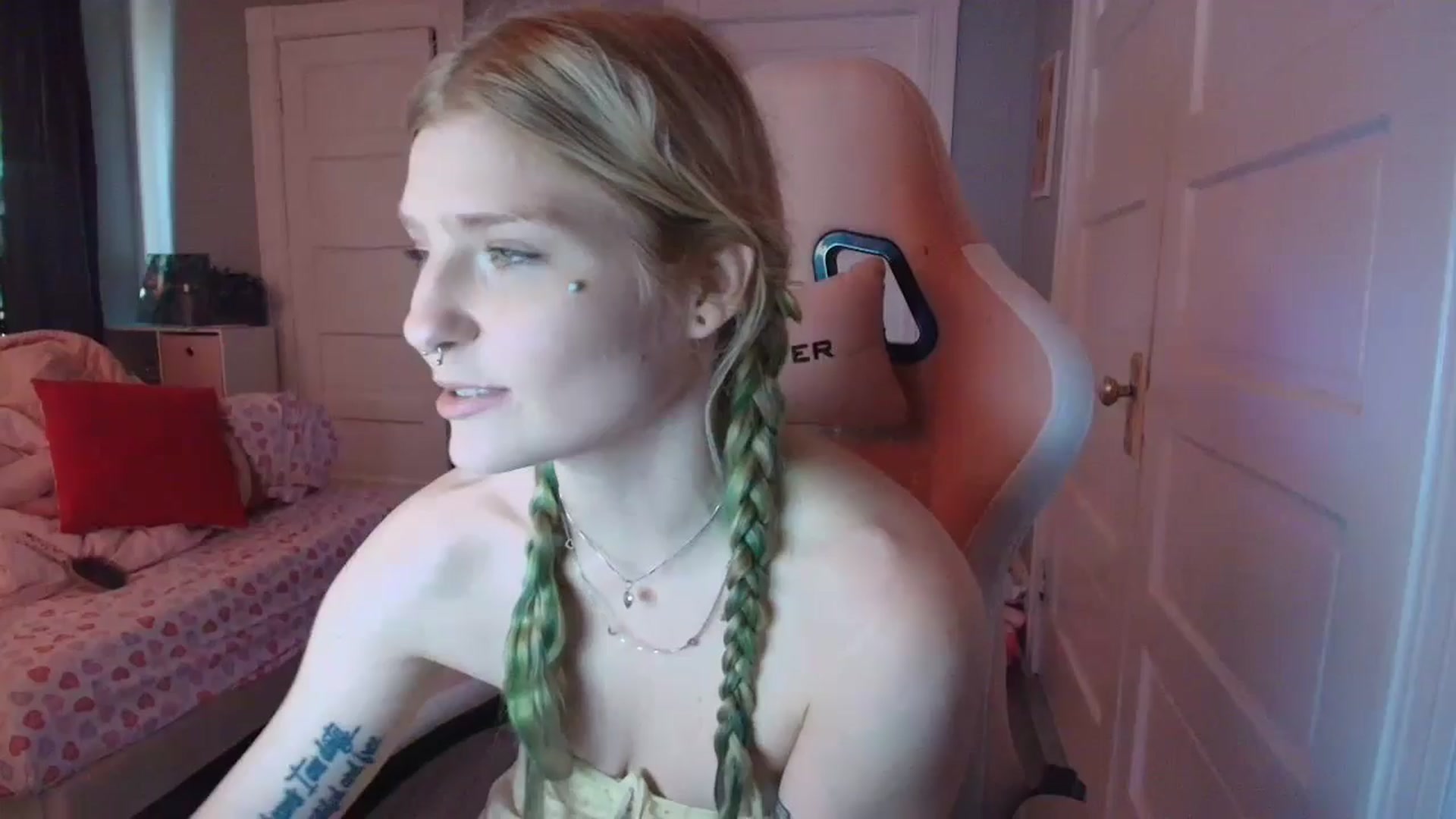 Gallery image thumbnail from DuckChan0's myfreecams stream on, 02/11/2026, 19:18 image 10 of 20