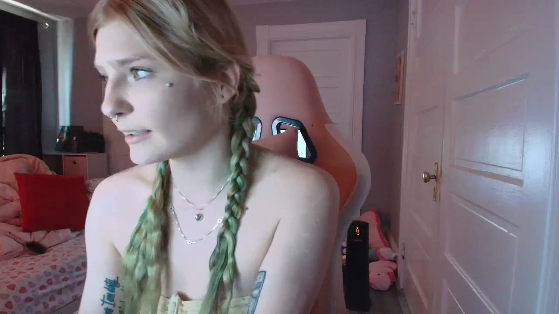 Gallery image thumbnail from DuckChan0's myfreecams stream on, 02/11/2026, 19:18 image 18 of 20