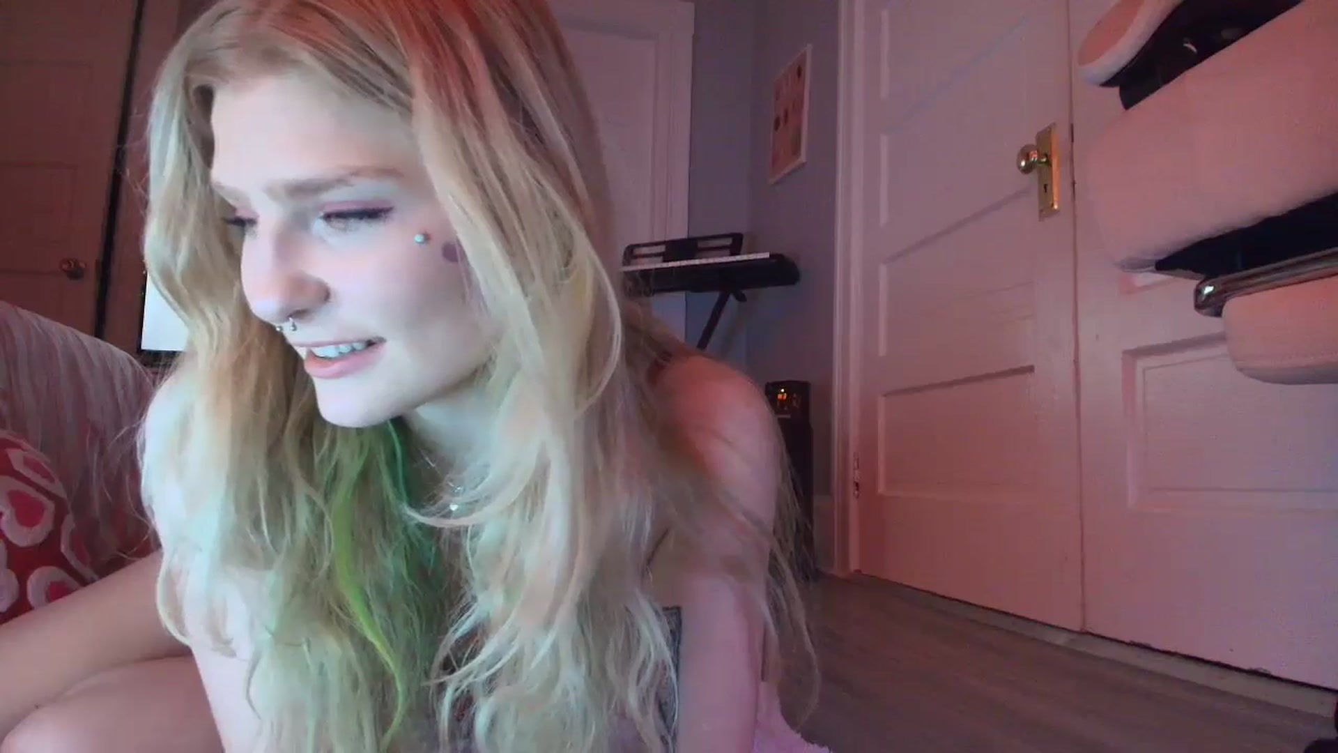 Gallery image thumbnail from DuckChan0's myfreecams stream on, 02/15/2026, 01:52 image 19 of 20