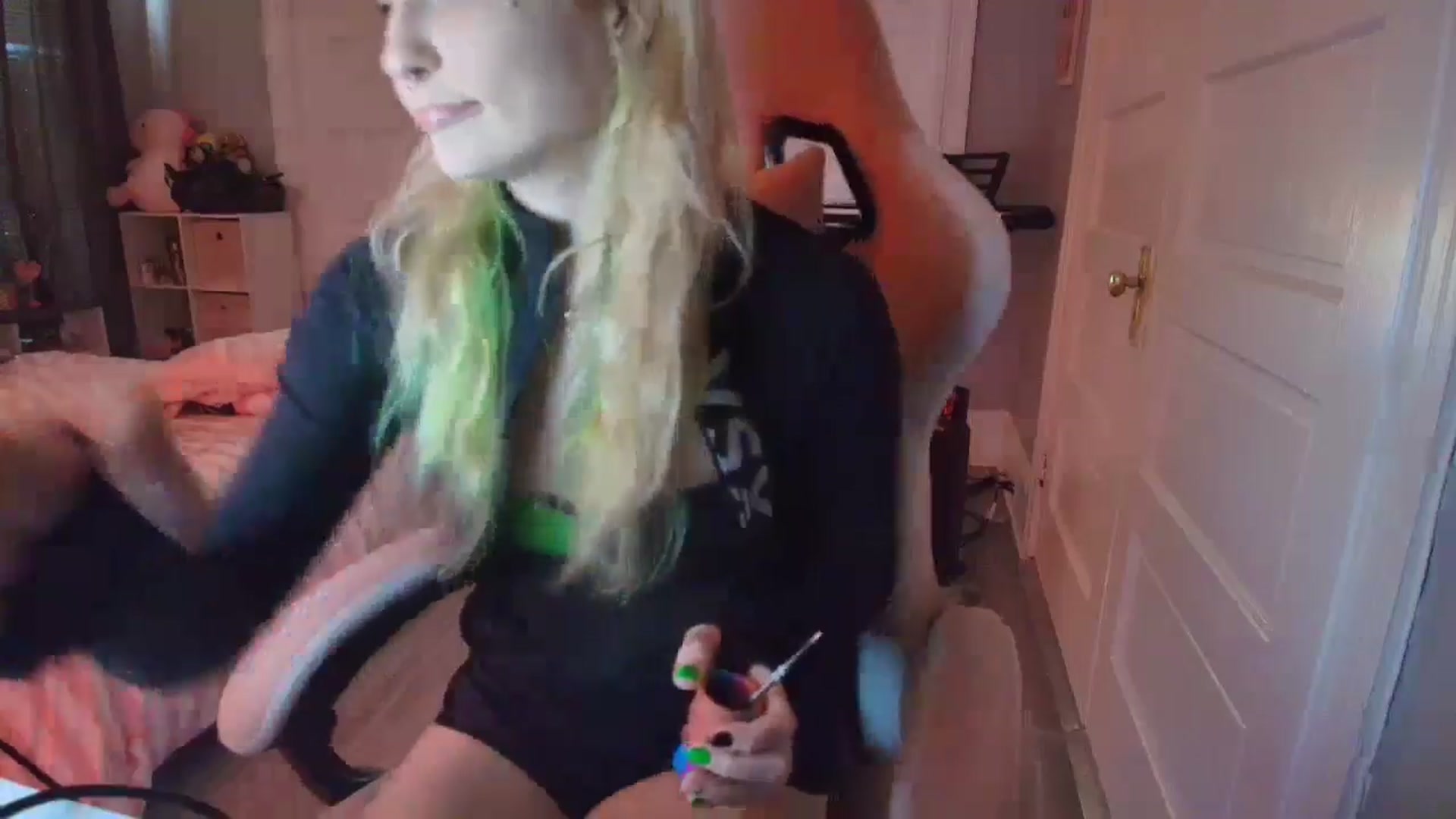 Gallery image thumbnail from DuckChan0's myfreecams stream on, 02/15/2026, 16:55 image 6 of 20