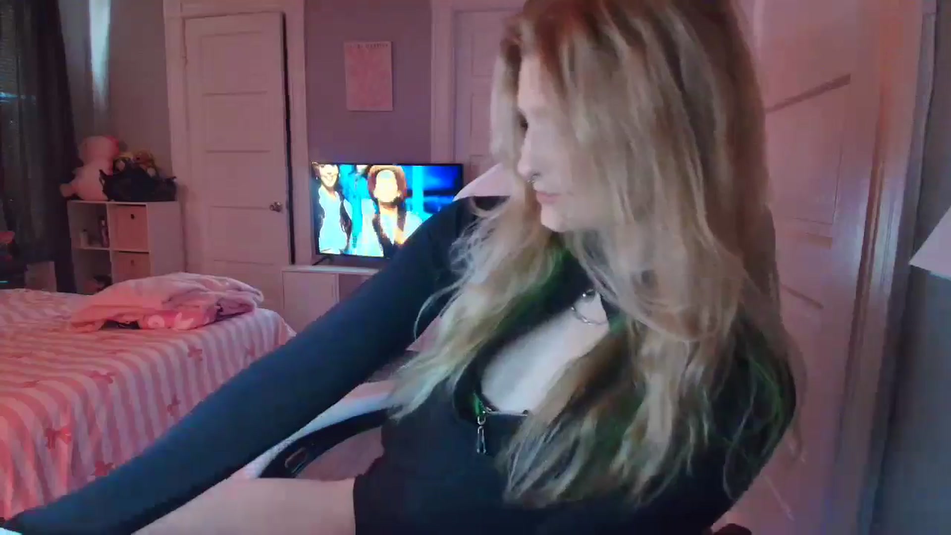 Gallery image thumbnail from DuckChan0's myfreecams stream on, 02/15/2026, 16:55 image 20 of 20