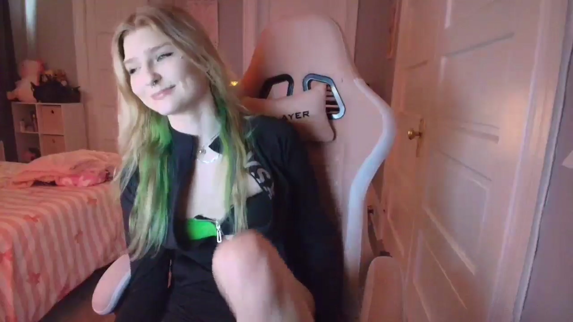 Gallery image thumbnail from DuckChan0's myfreecams stream on, 02/15/2026, 16:55 image 2 of 20