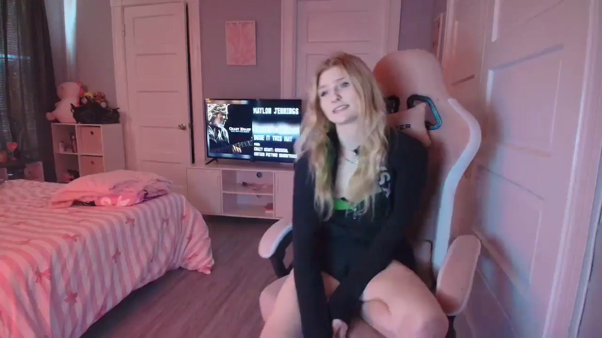 Gallery image thumbnail from DuckChan0's myfreecams stream on, 02/15/2026, 16:55 image 8 of 20