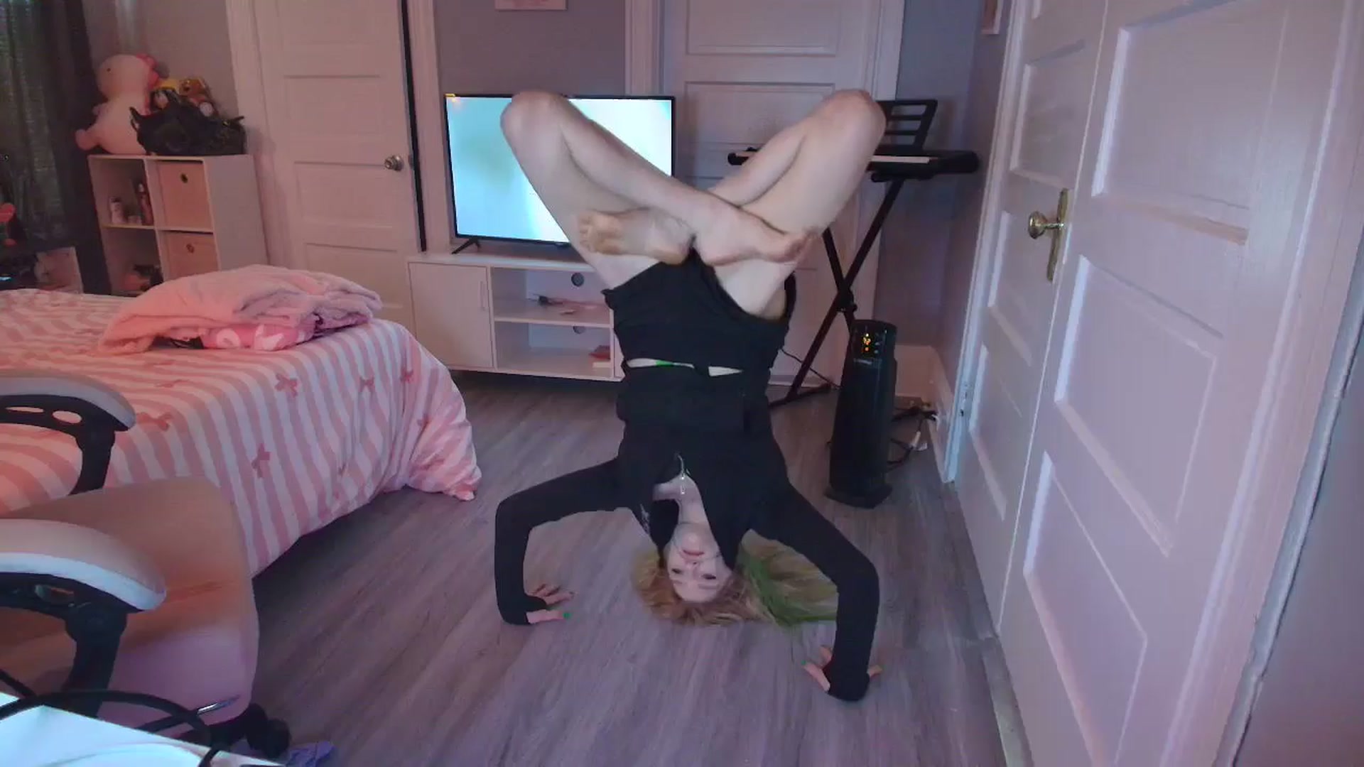 Gallery image thumbnail from DuckChan0's myfreecams stream on, 02/15/2026, 16:55 image 9 of 20