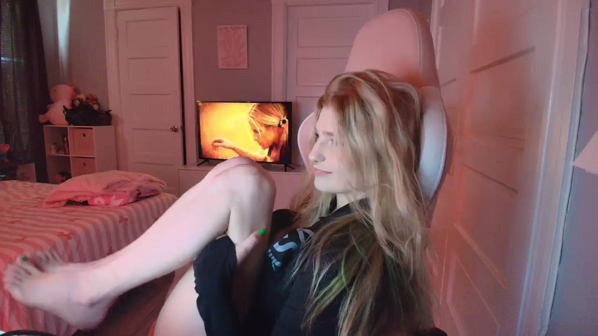 Gallery image thumbnail from DuckChan0's myfreecams stream on, 02/15/2026, 16:55 image 17 of 20