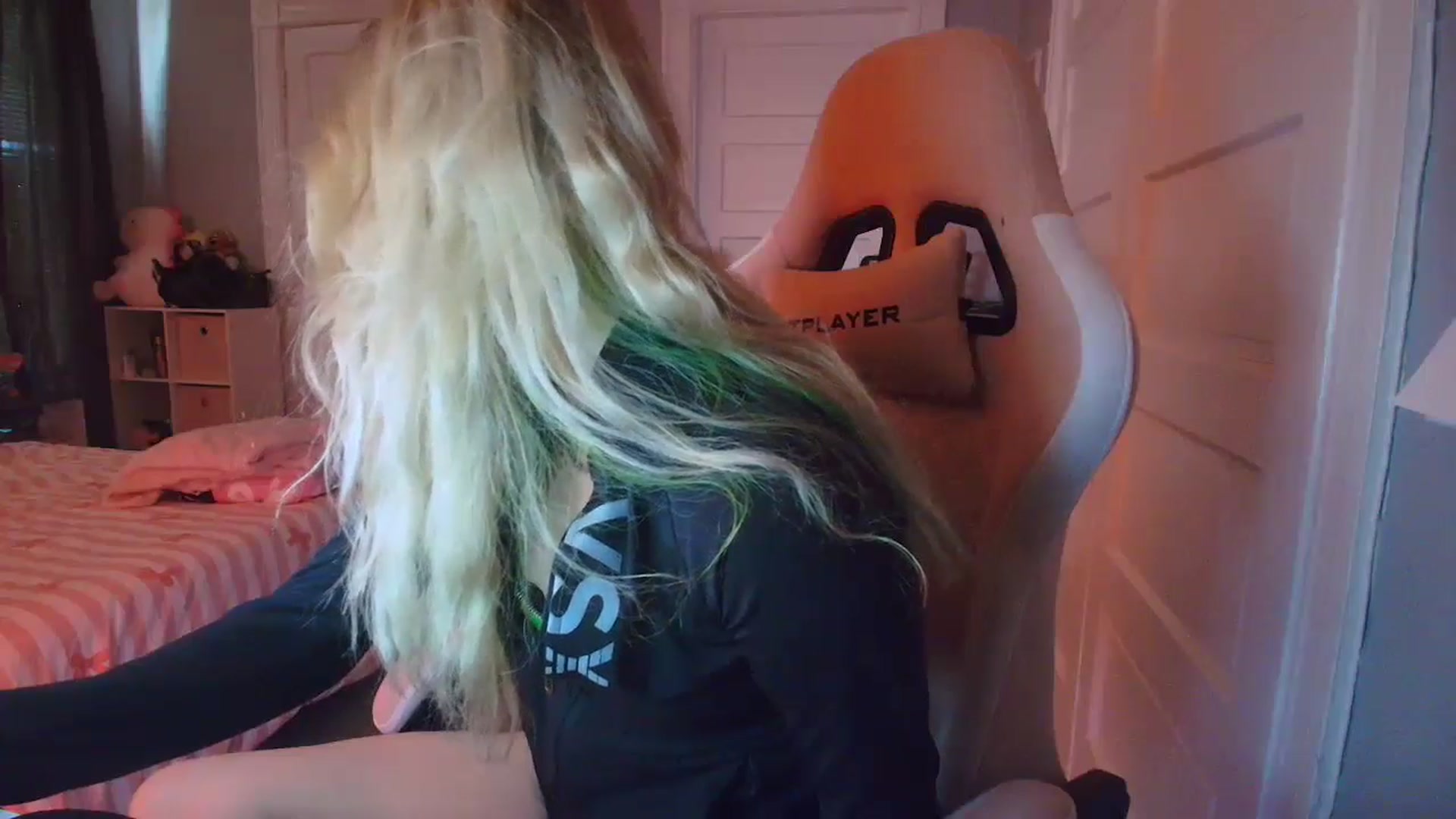 Gallery image thumbnail from DuckChan0's myfreecams stream on, 02/15/2026, 16:55 image 19 of 20