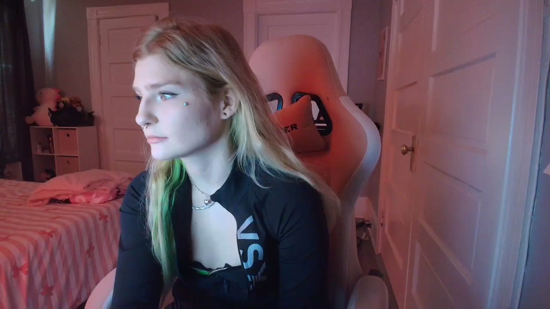Gallery image thumbnail from DuckChan0's myfreecams stream on, 02/15/2026, 17:57 image 3 of 20