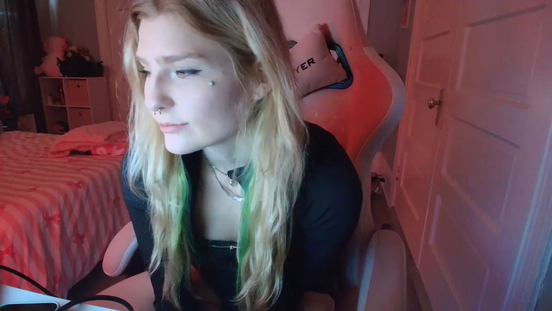 Gallery image thumbnail from DuckChan0's myfreecams stream on, 02/15/2026, 17:57 image 19 of 20