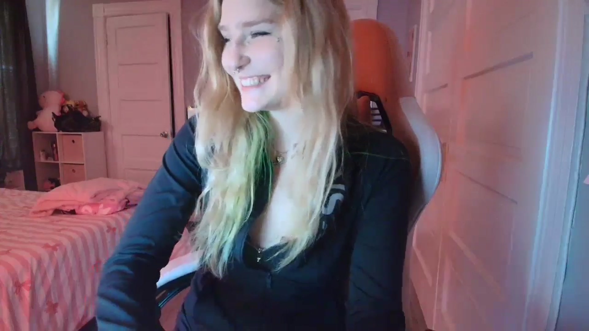 Gallery image thumbnail from DuckChan0's myfreecams stream on, 02/15/2026, 17:57 image 4 of 20