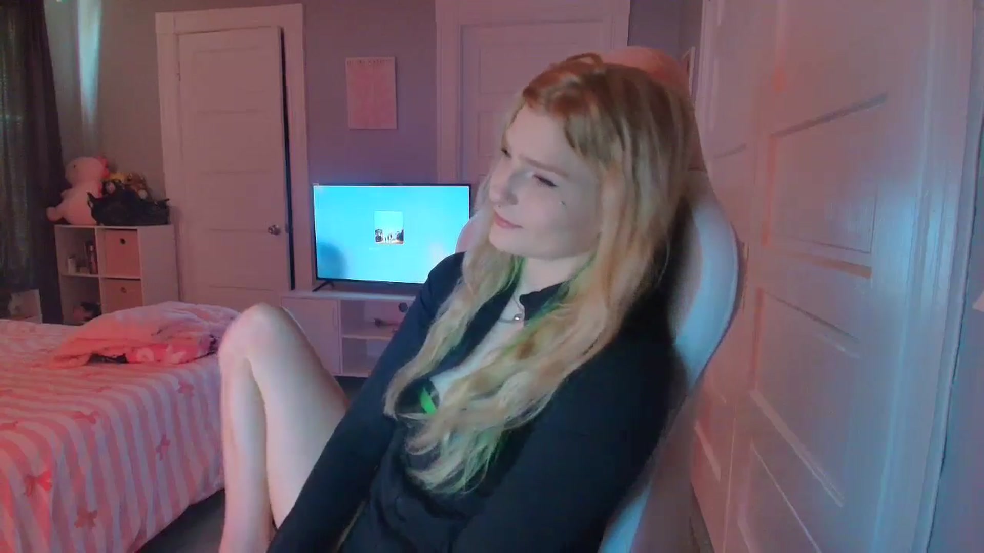 Gallery image thumbnail from DuckChan0's myfreecams stream on, 02/15/2026, 17:57 image 5 of 20
