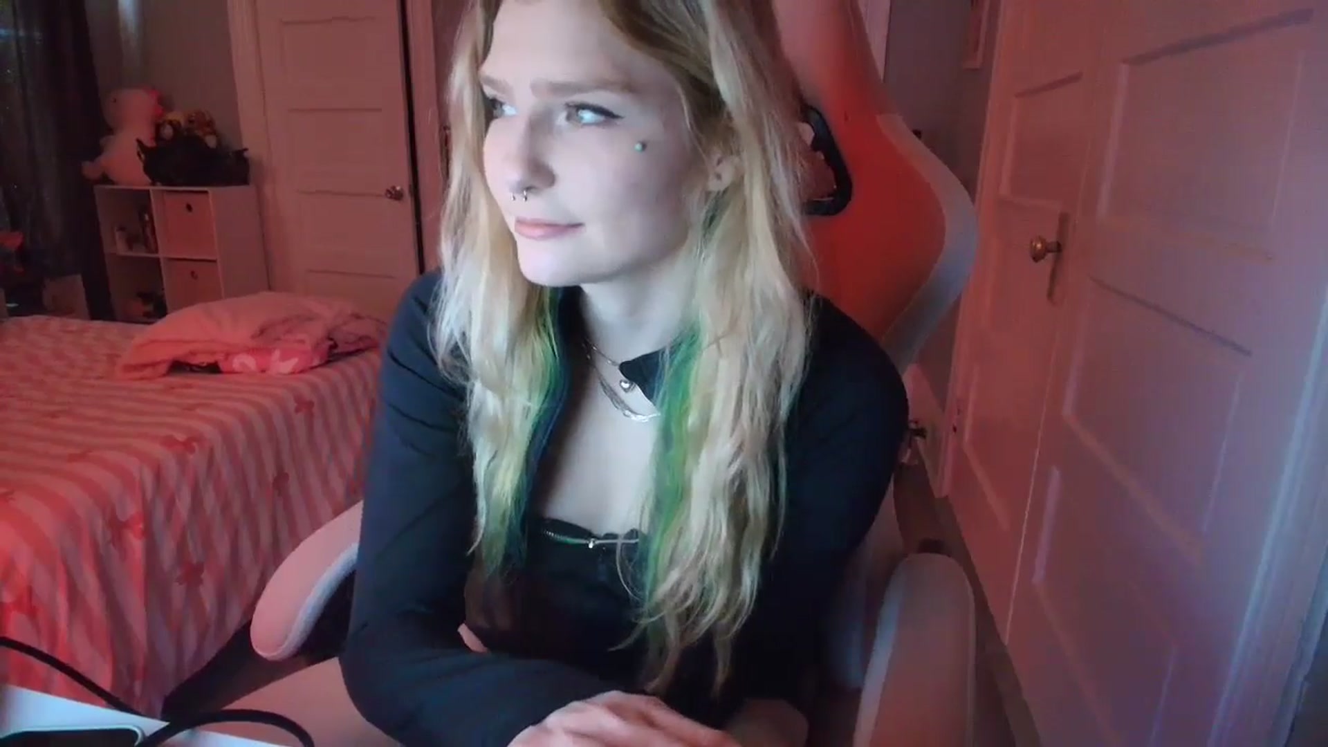 Gallery image thumbnail from DuckChan0's myfreecams stream on, 02/15/2026, 17:57 image 20 of 20