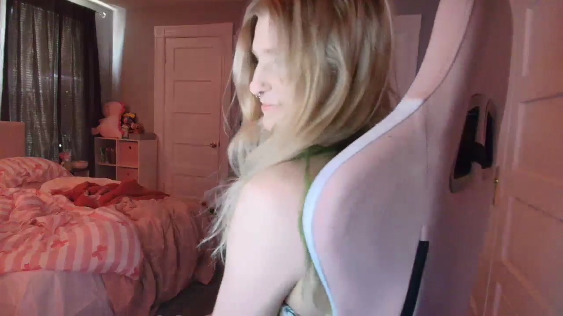 Gallery image thumbnail from DuckChan0's myfreecams stream on, 02/16/2026, 16:42 image 20 of 20