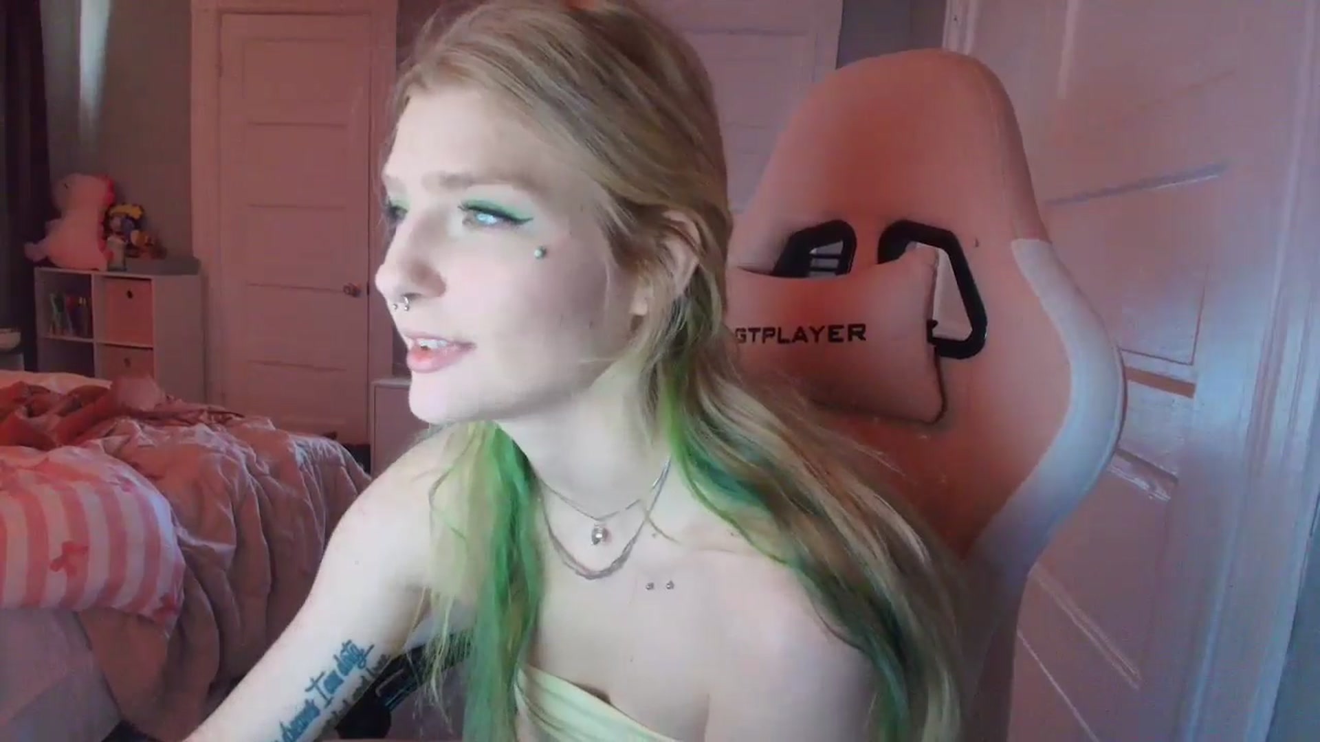 Gallery image thumbnail from DuckChan0's myfreecams stream on, 02/16/2026, 16:42 image 8 of 20