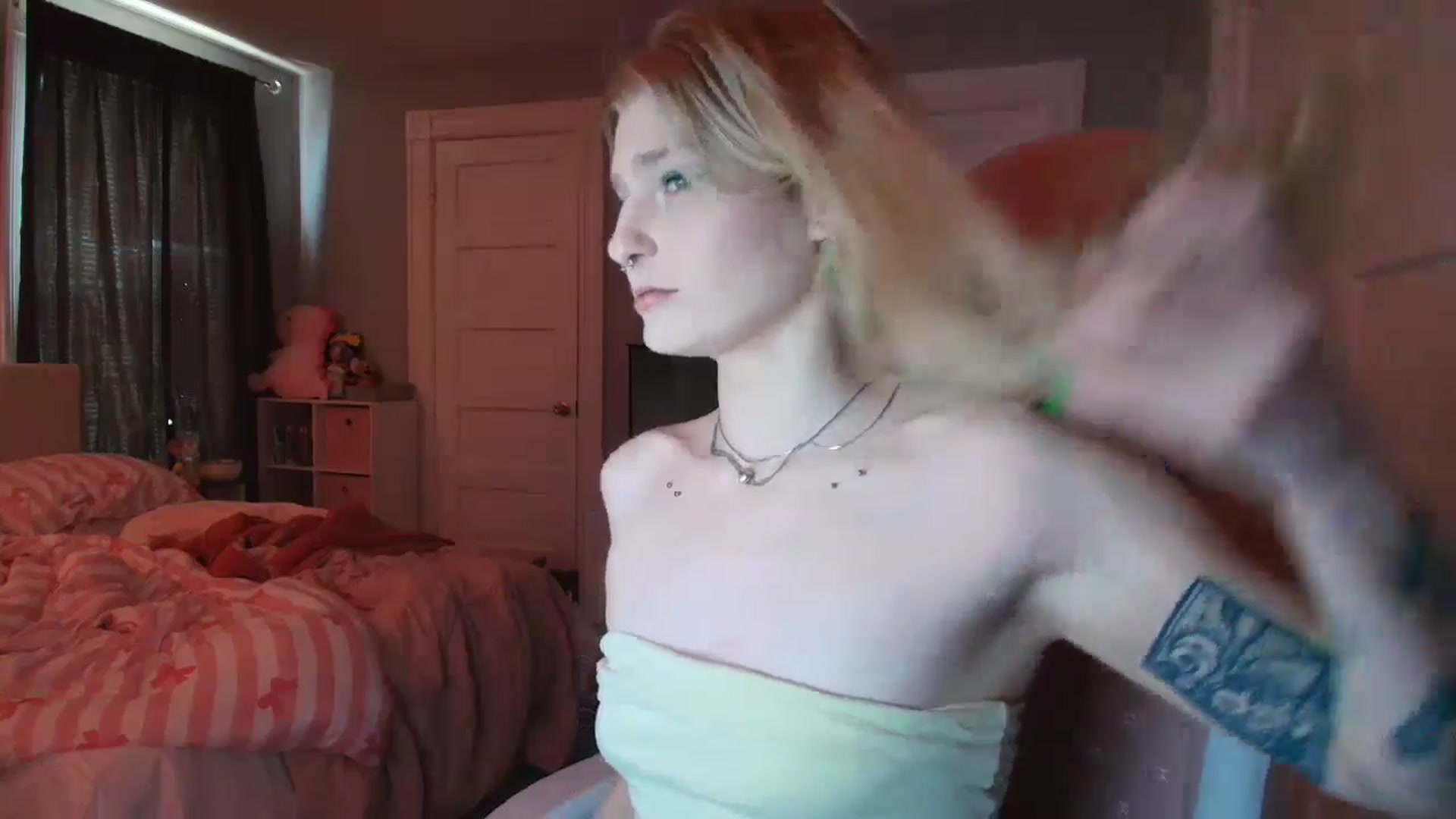 Gallery image thumbnail from DuckChan0's myfreecams stream on, 02/16/2026, 16:42 image 17 of 20