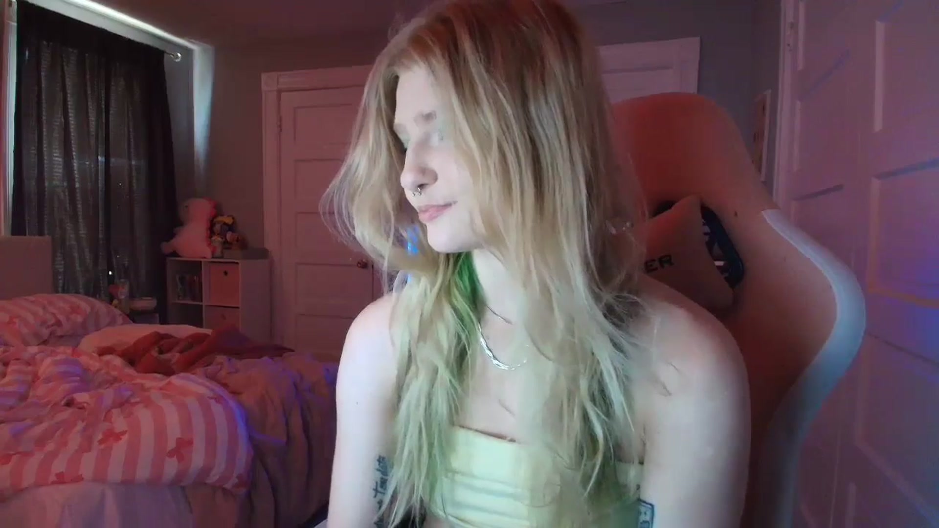 Gallery image thumbnail from DuckChan0's myfreecams stream on, 02/16/2026, 16:42 image 18 of 20