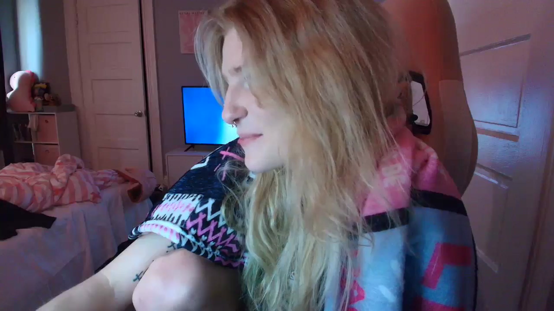 Gallery image thumbnail from DuckChan0's myfreecams stream on, 02/17/2026, 18:25 image 9 of 20