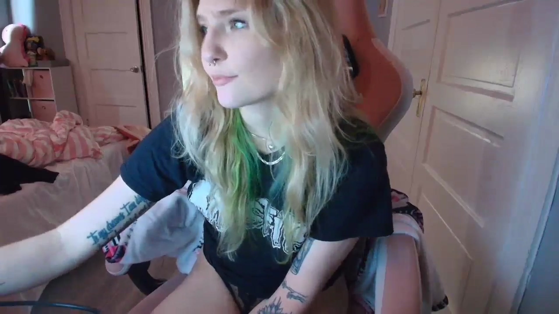 Gallery image thumbnail from DuckChan0's myfreecams stream on, 02/17/2026, 18:25 image 12 of 20