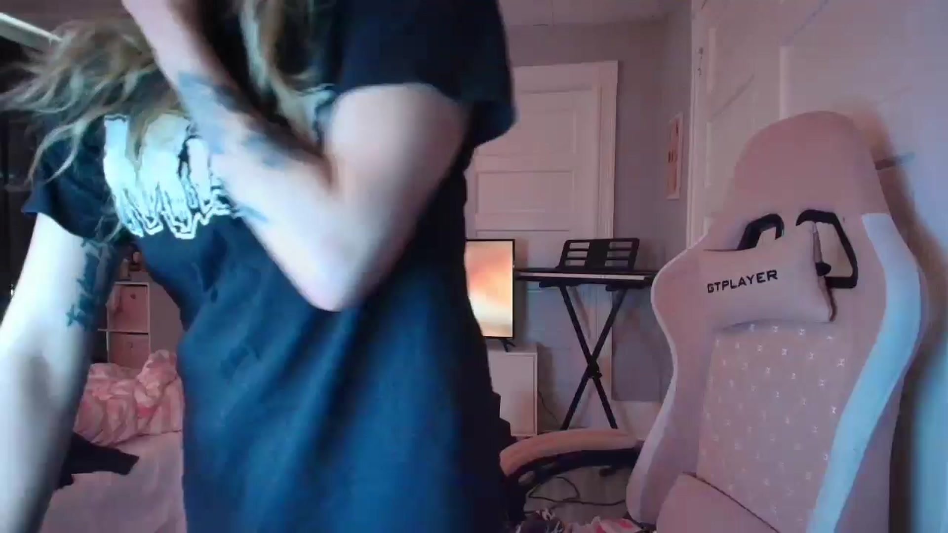Gallery image thumbnail from DuckChan0's myfreecams stream on, 02/17/2026, 18:25 image 3 of 20