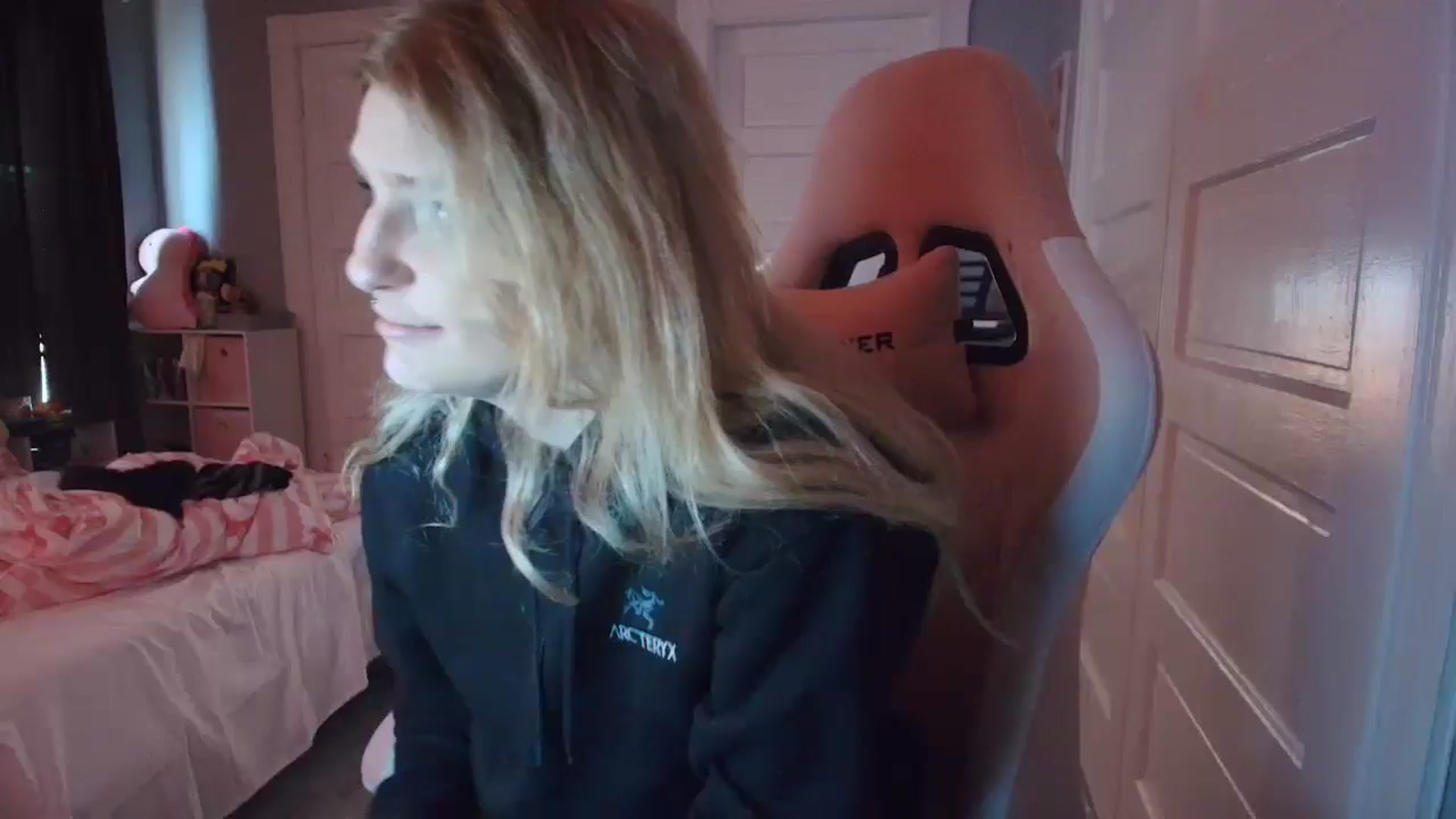 Gallery image thumbnail from DuckChan0's myfreecams stream on, 02/17/2026, 18:25 image 1 of 20