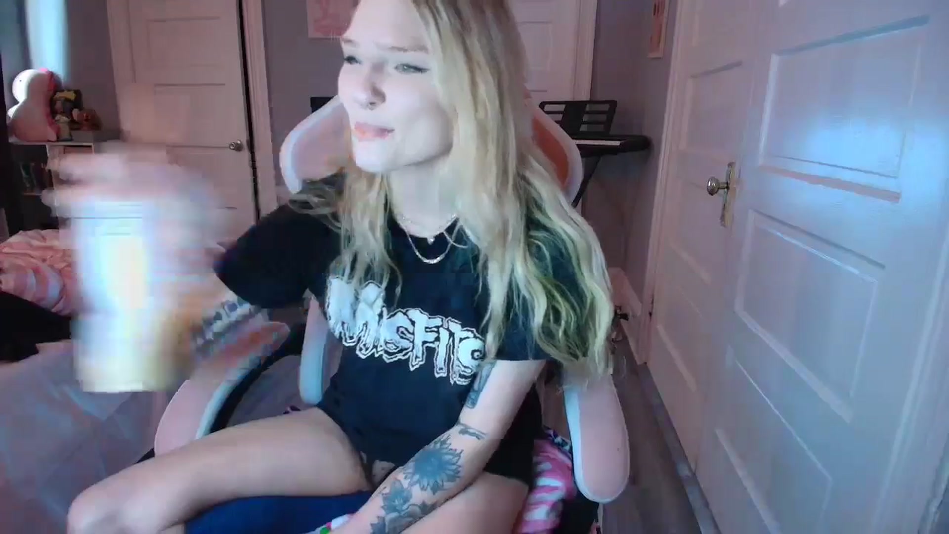 Gallery image thumbnail from DuckChan0's myfreecams stream on, 02/17/2026, 18:25 image 6 of 20