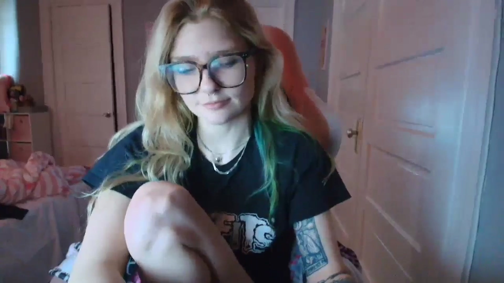 Gallery image thumbnail from DuckChan0's myfreecams stream on, 02/17/2026, 18:25 image 16 of 20