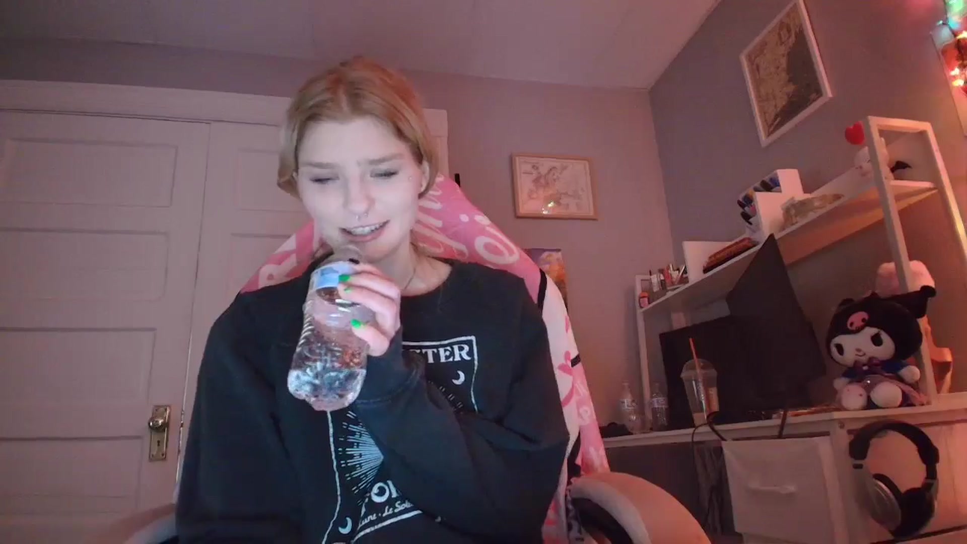 Gallery image thumbnail from DuckChan0's myfreecams stream on, 02/18/2026, 18:24 image 13 of 20