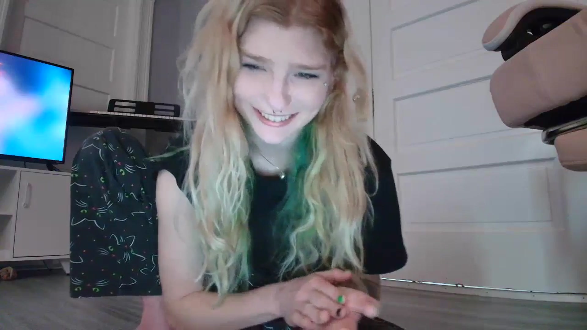 Gallery image thumbnail from DuckChan0's myfreecams stream on, 02/19/2026, 14:02 image 2 of 20